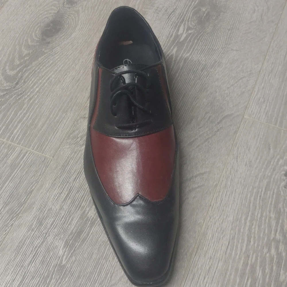 Men's Two-Tone Black and Burgundy Dress Shoes
